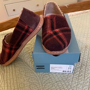 TOMS Women's red Plaid Flats